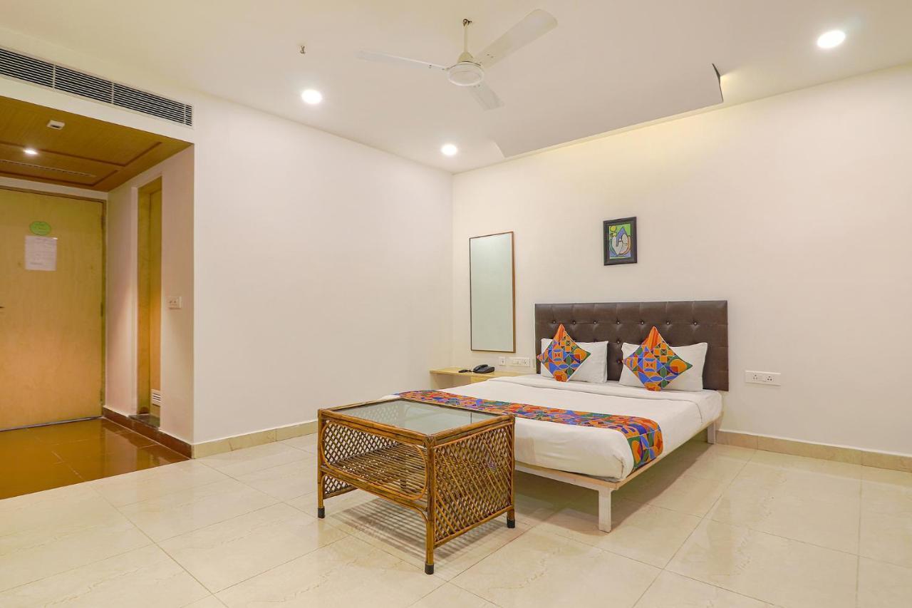 Fabhotel Aamantran & Banquet Halls - Nr Rtc X Roads Metro Station Hyderabad Eksteriør bilde