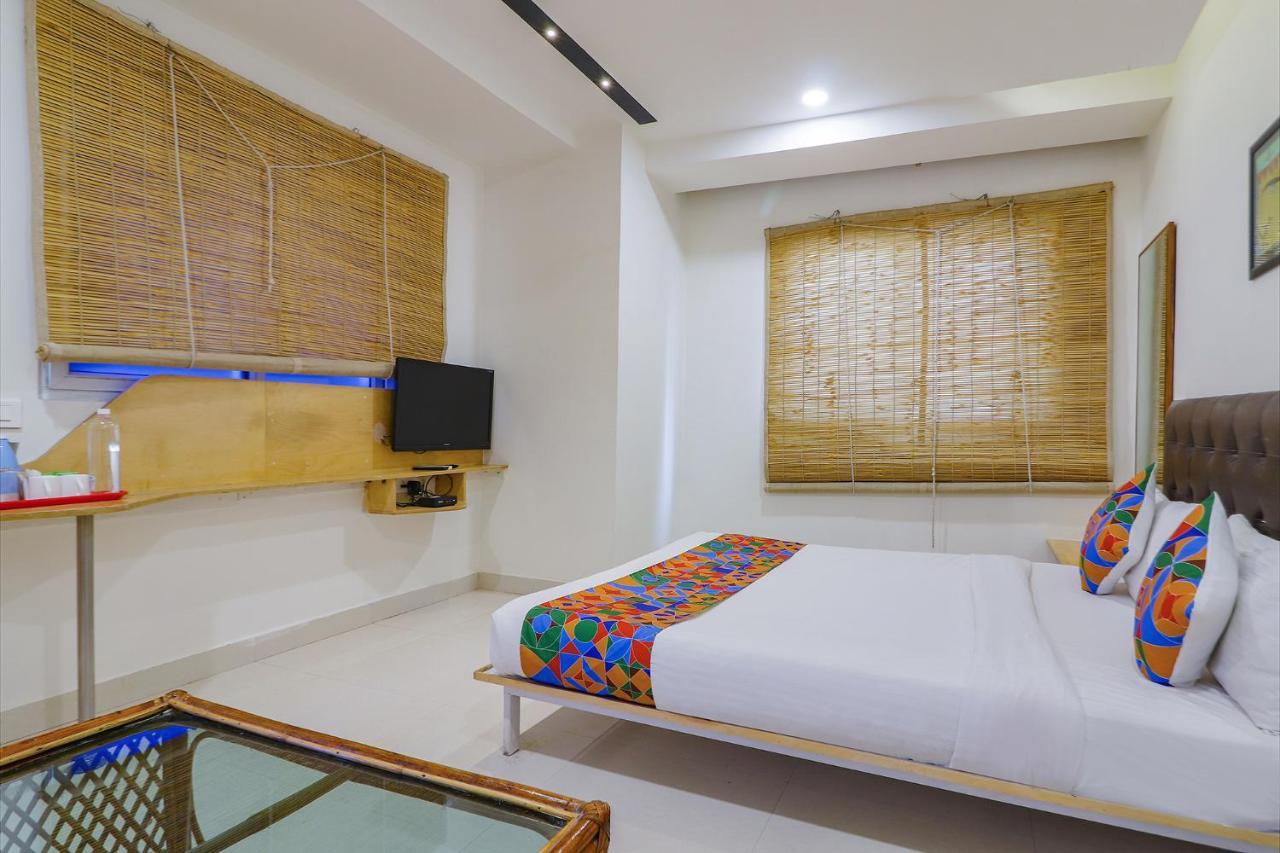 Fabhotel Aamantran & Banquet Halls - Nr Rtc X Roads Metro Station Hyderabad Eksteriør bilde